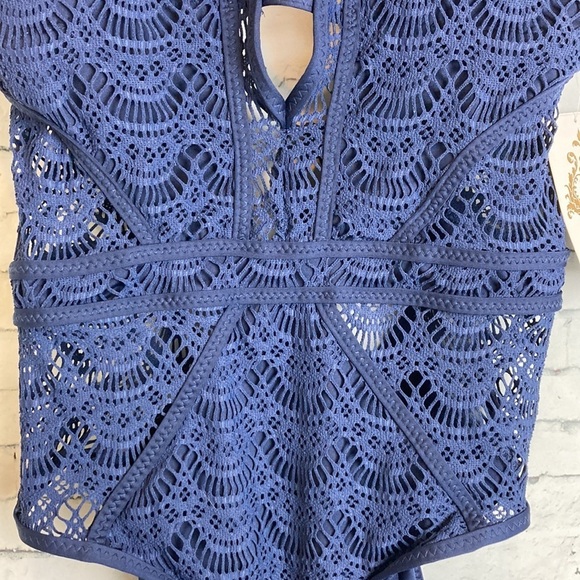 BECCA NWT Show & Tell One-Piece Swimsuit M Lace Crochet Sexy Vacation Coast - Picture 6 of 16